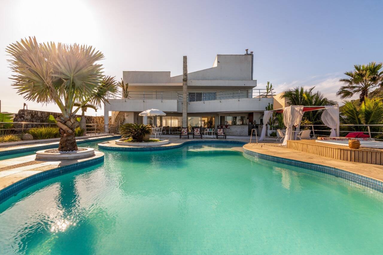 #4038 - Sobrado para Venda em Guarujá - SP