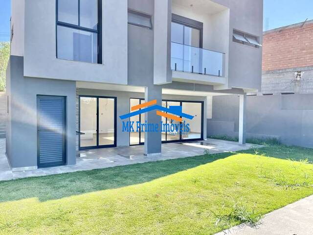 Venda em Loteamento Residencial Lago do Sol - Cotia