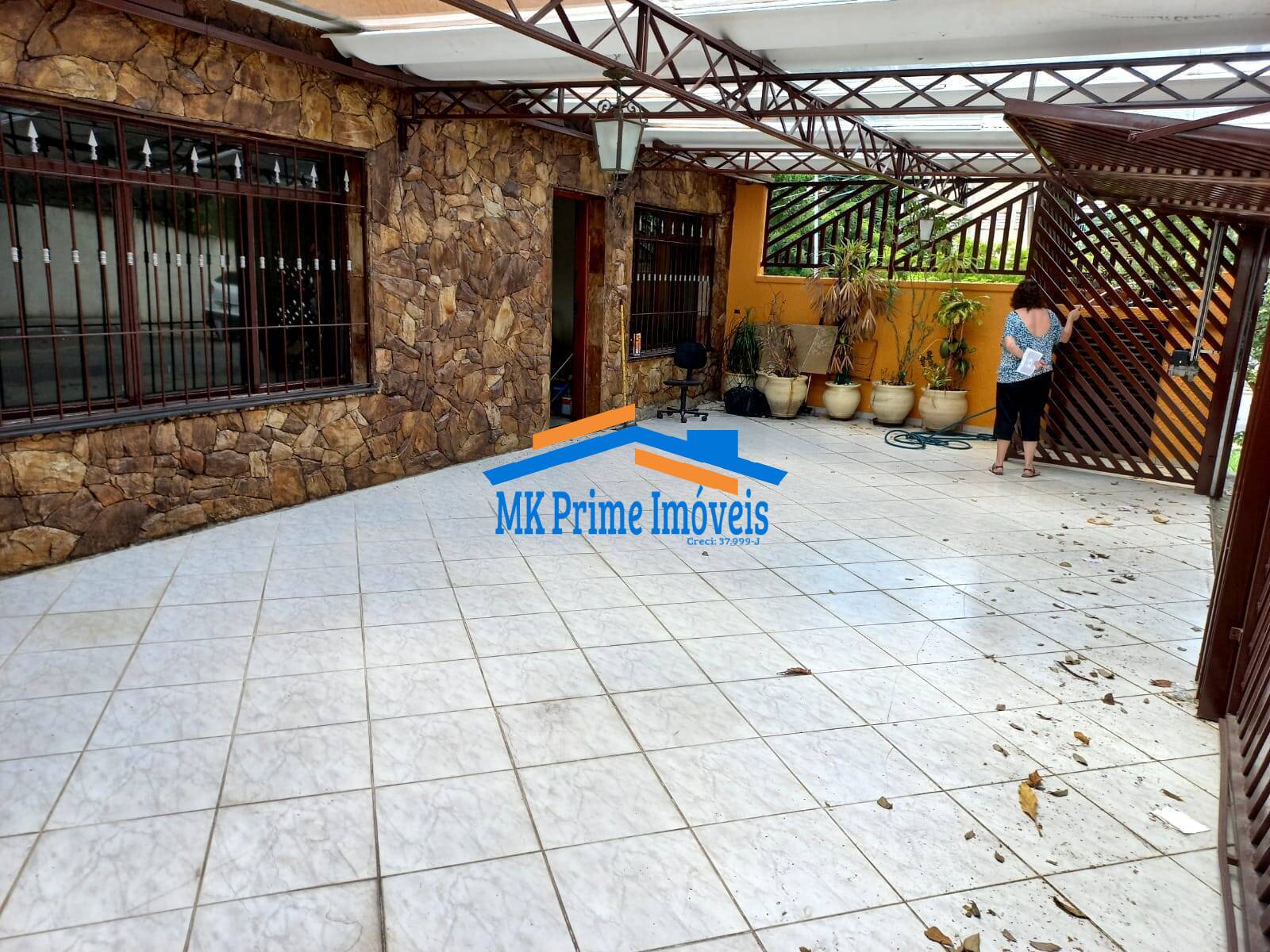 Sobrado à venda e aluguel com 3 quartos, 333m² - Foto 2