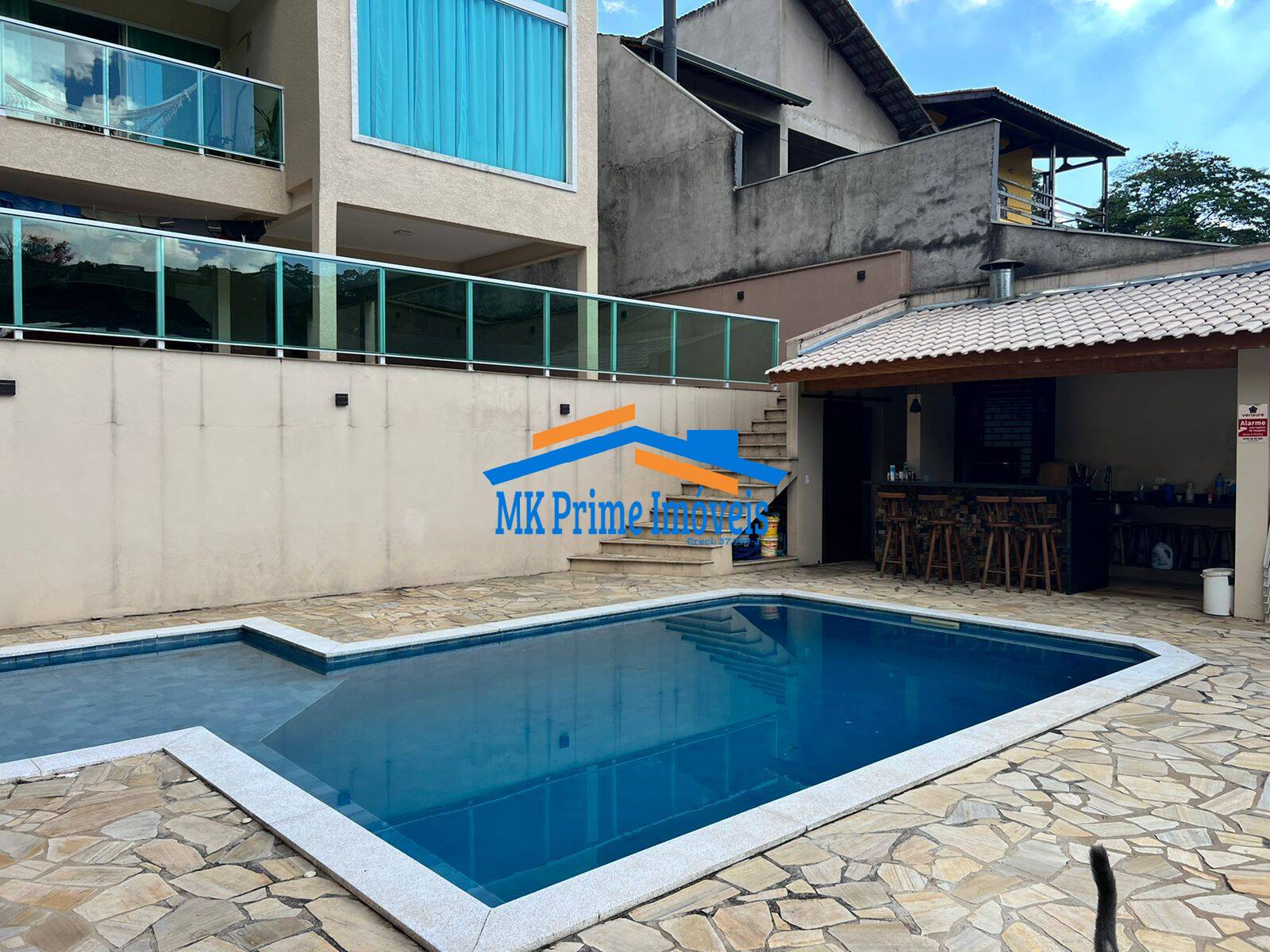 Casa de Condomínio à venda com 3 quartos, 300m² - Foto 2