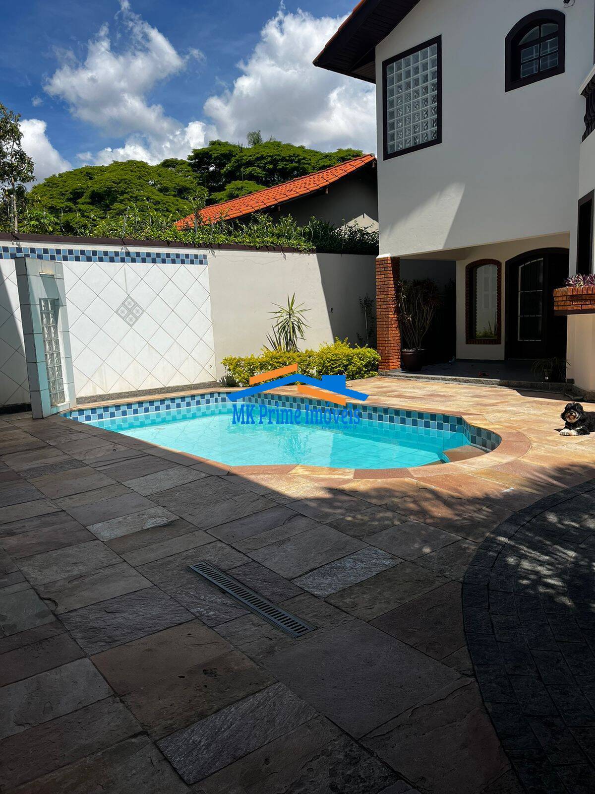 Sobrado à venda com 3 quartos, 370m² - Foto 1