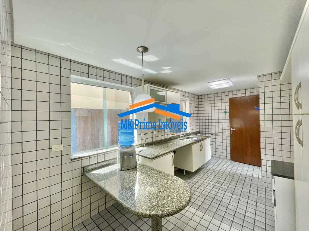 Casa de Condomínio para alugar com 4 quartos, 350m² - Foto 13