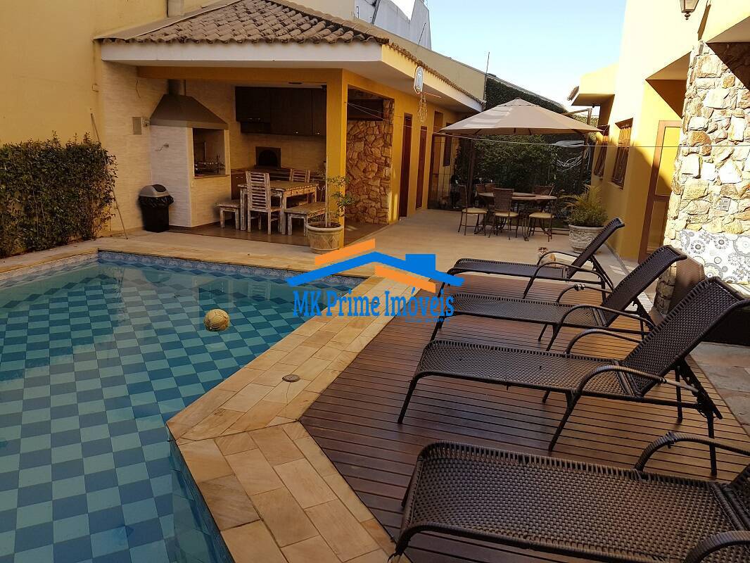 Sobrado à venda com 5 quartos, 590m² - Foto 2