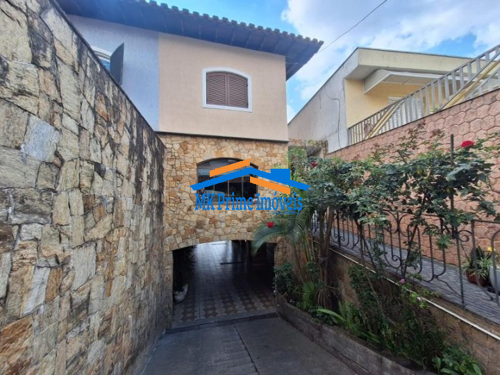 Sobrado à venda com 3 quartos, 214m² - Foto 1