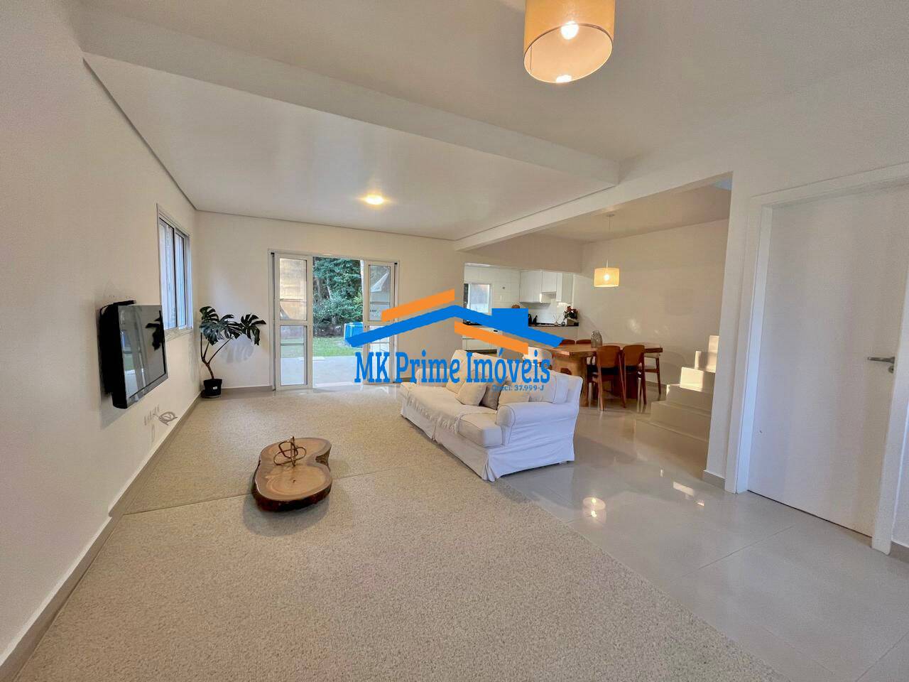 Casa de Condomínio à venda com 3 quartos, 218m² - Foto 2