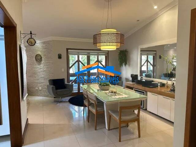 Casa à venda com 3 quartos, 250m² - Foto 2