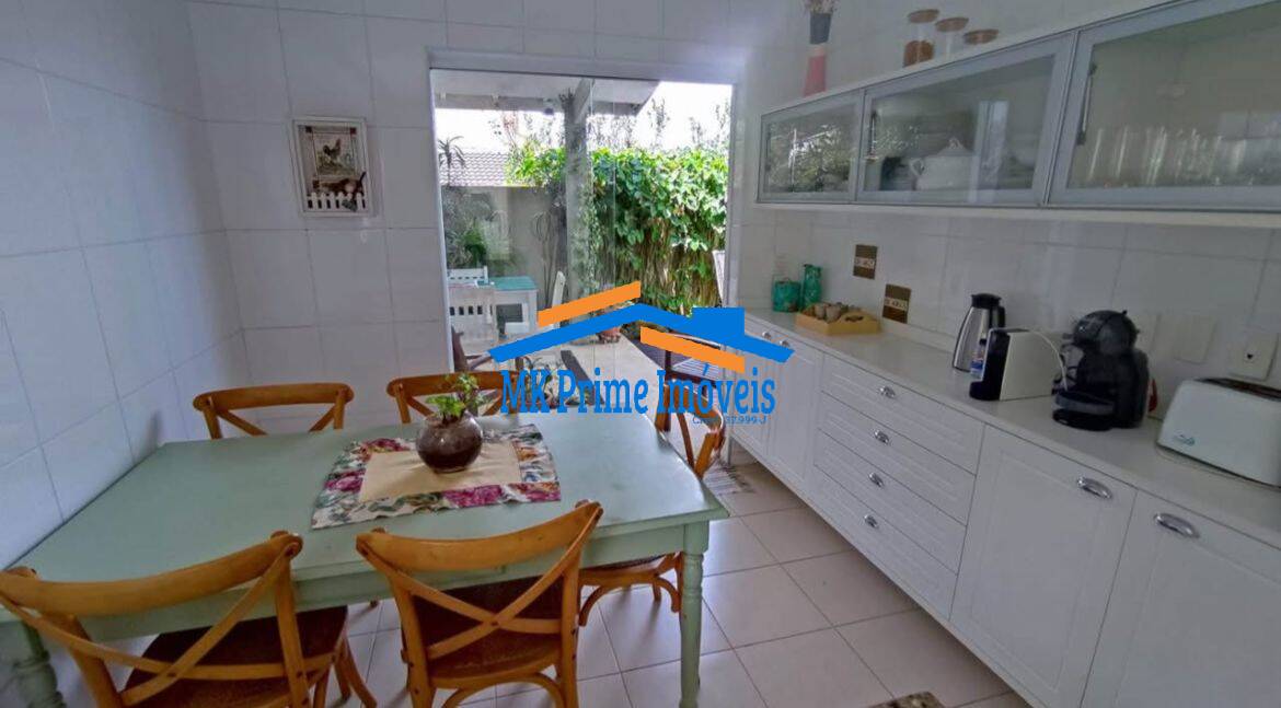 Casa à venda com 4 quartos, 230m² - Foto 12