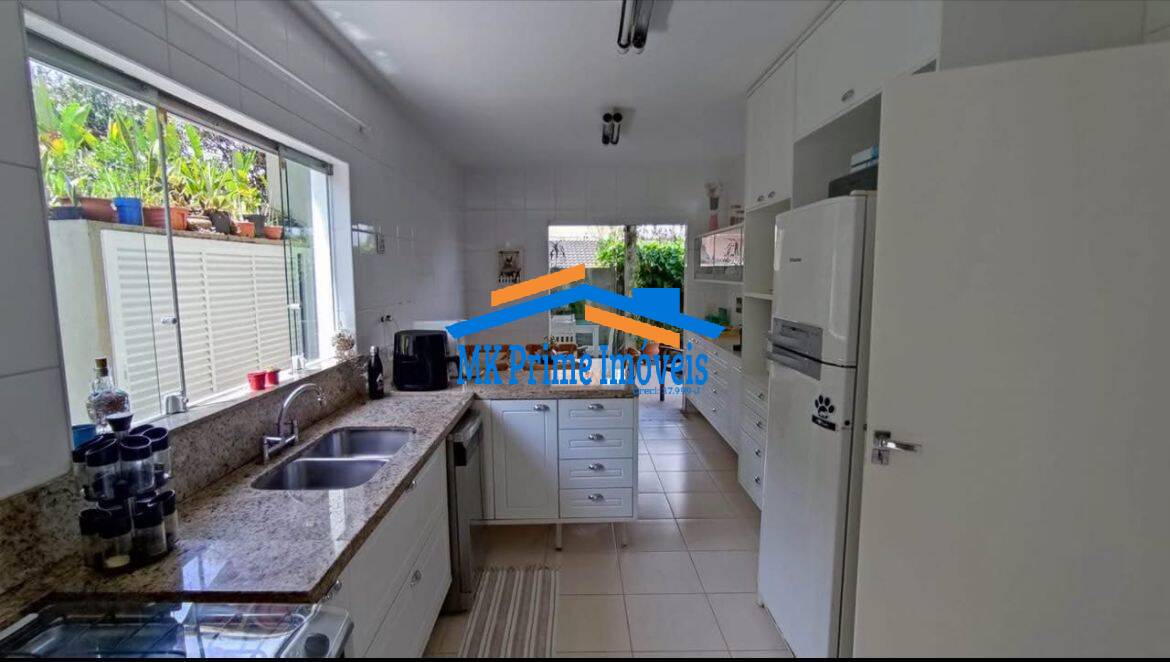 Casa à venda com 4 quartos, 230m² - Foto 13