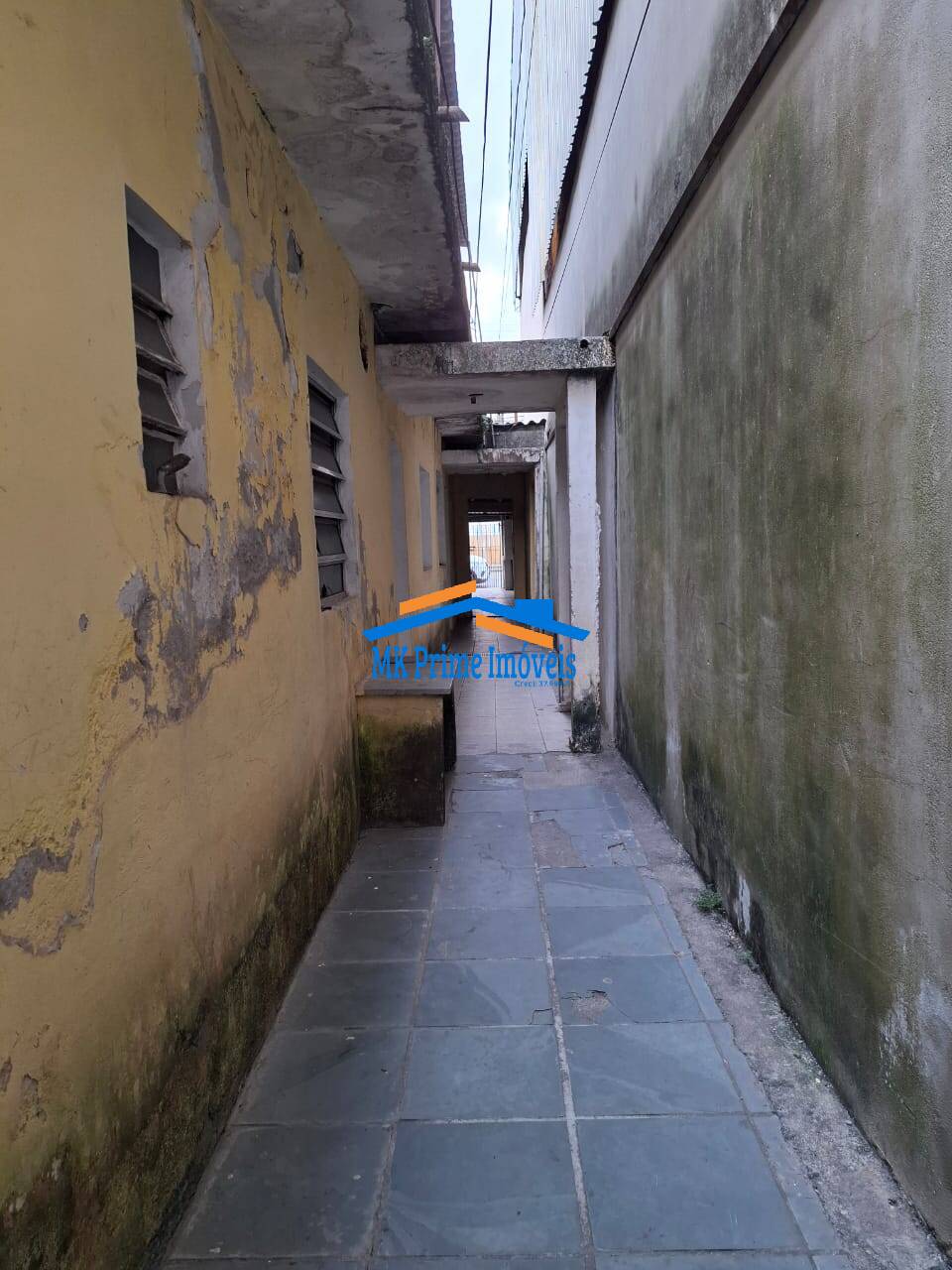 Casa à venda com 8 quartos, 264m² - Foto 1