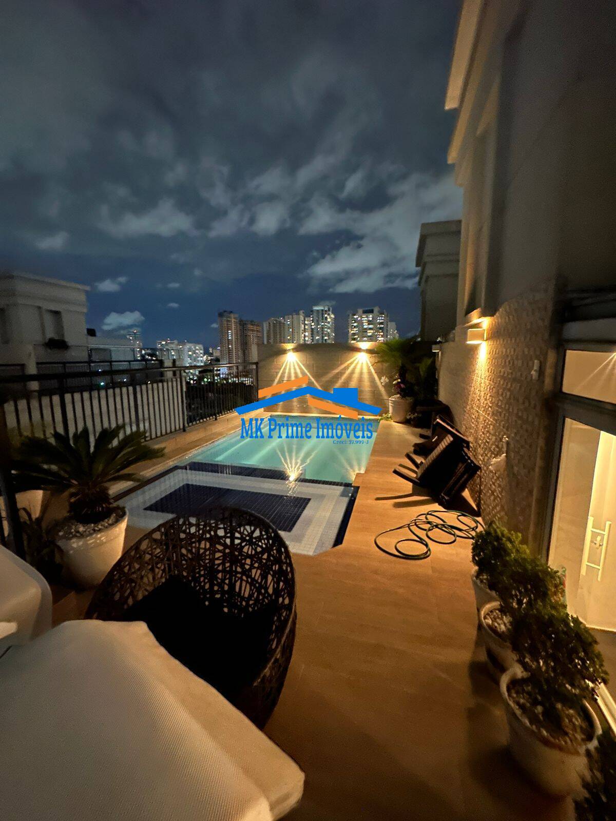 Apartamento à venda com 2 quartos, 200m² - Foto 1