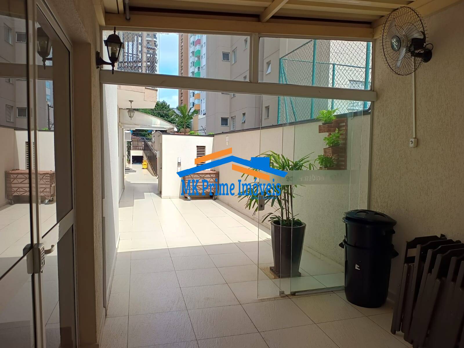 Apartamento à venda com 2 quartos, 64m² - Foto 2