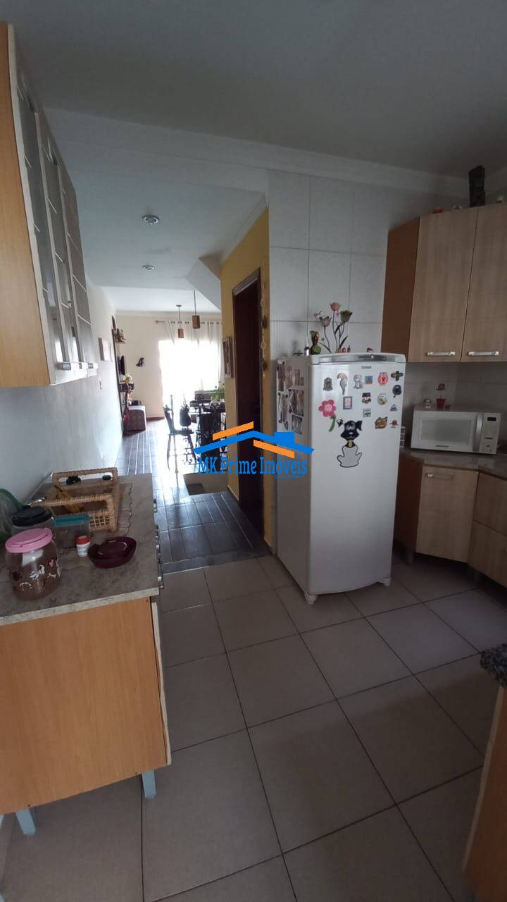 Sobrado à venda com 2 quartos, 60m² - Foto 4