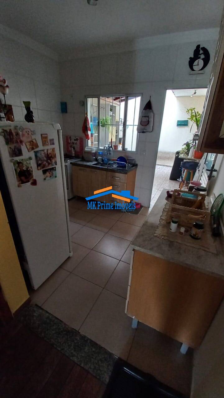 Sobrado à venda com 2 quartos, 60m² - Foto 3