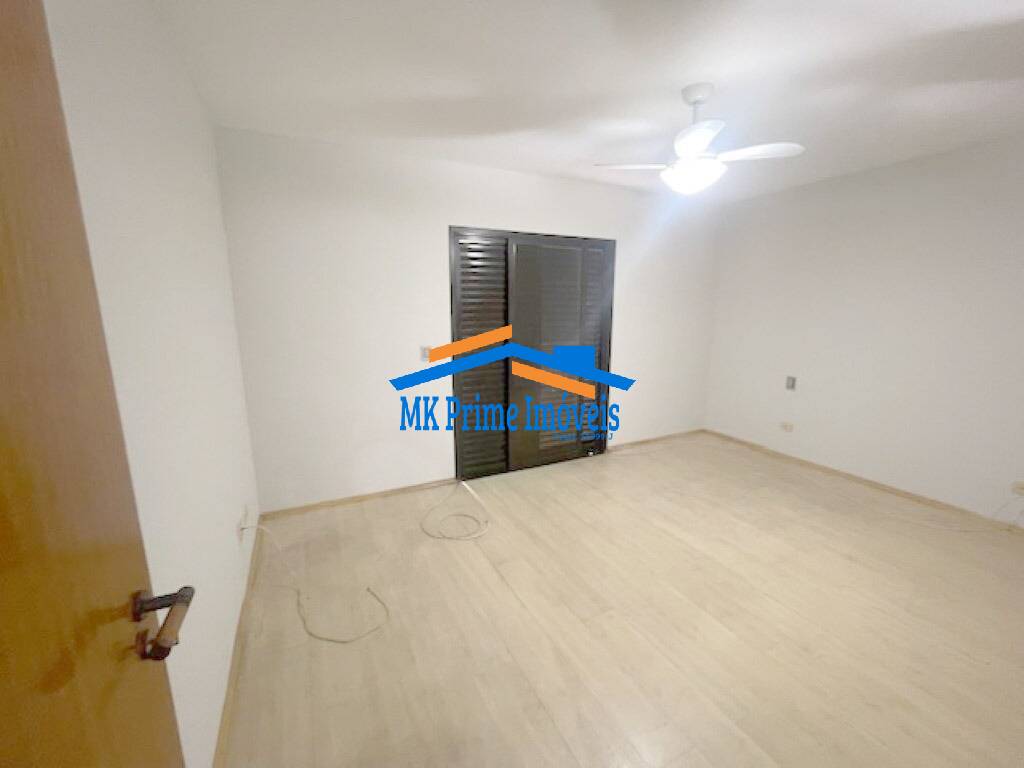 Apartamento para alugar com 4 quartos, 160m² - Foto 17
