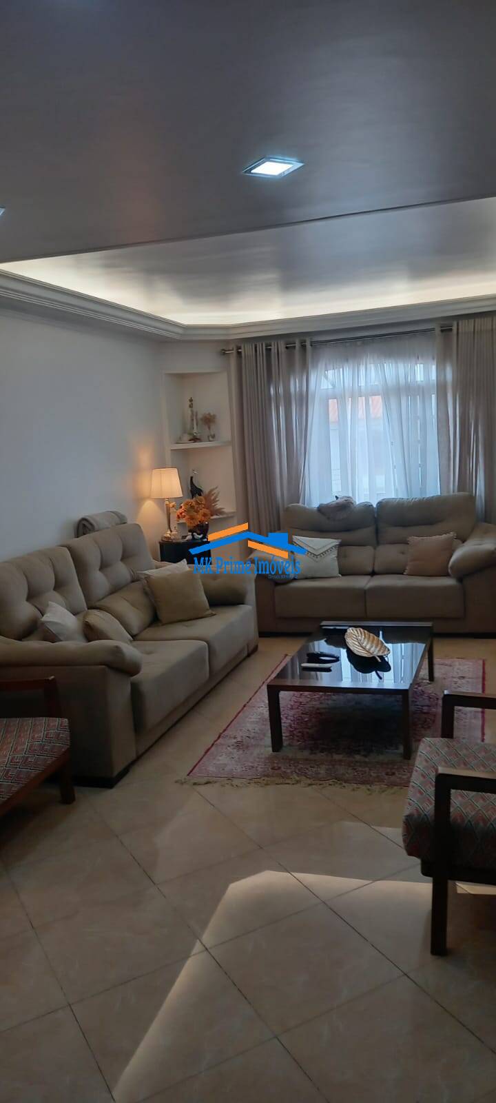 Sobrado à venda com 3 quartos, 183500m² - Foto 1