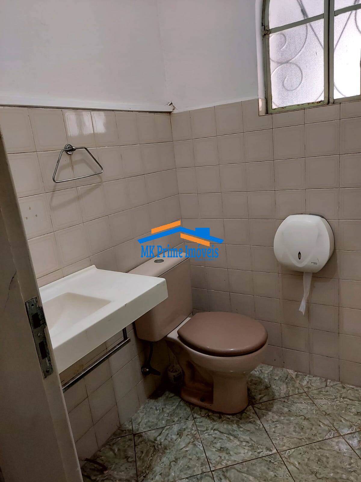Casa para alugar com 8 quartos, 280m² - Foto 7