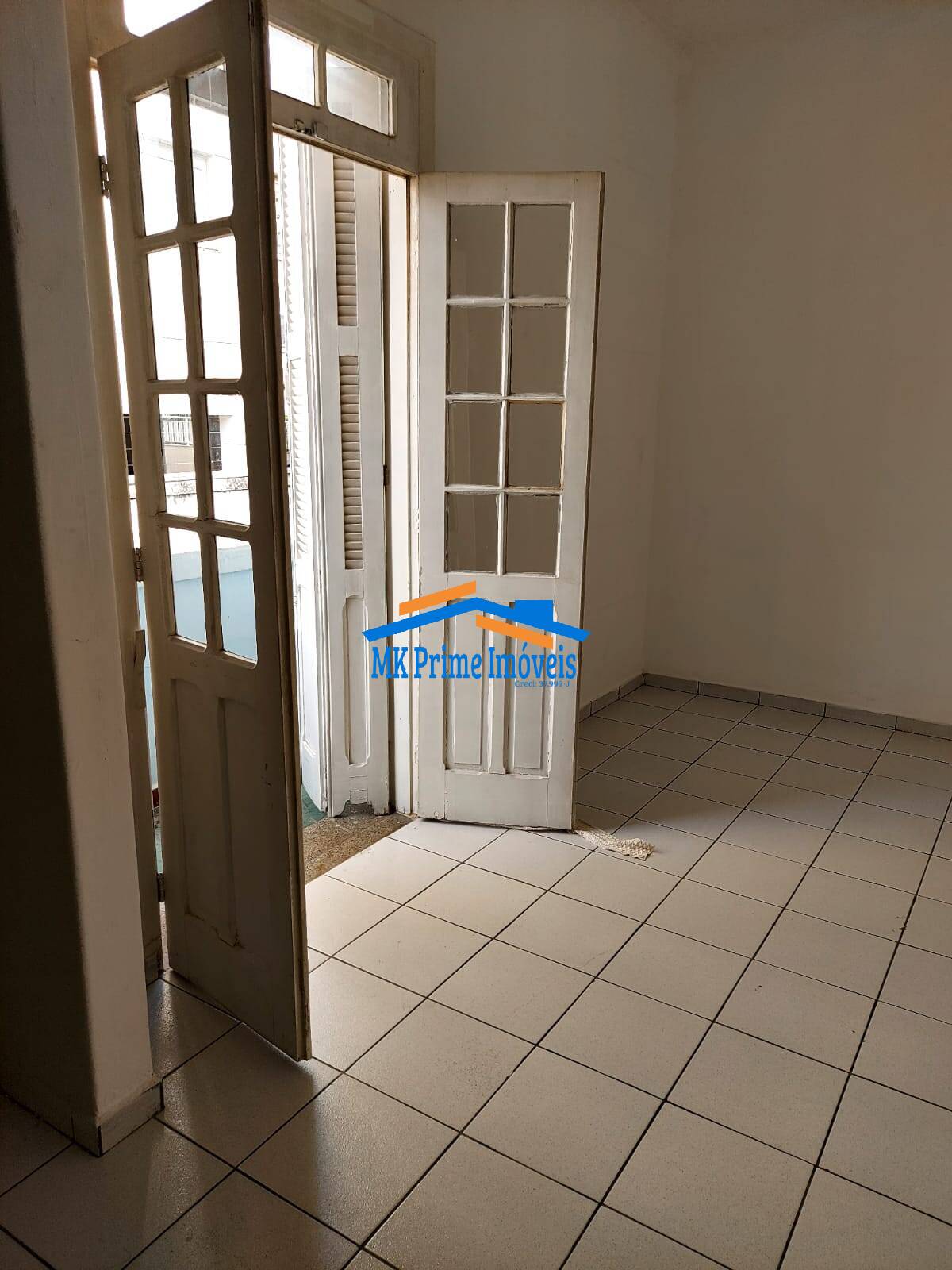 Casa para alugar com 8 quartos, 280m² - Foto 1