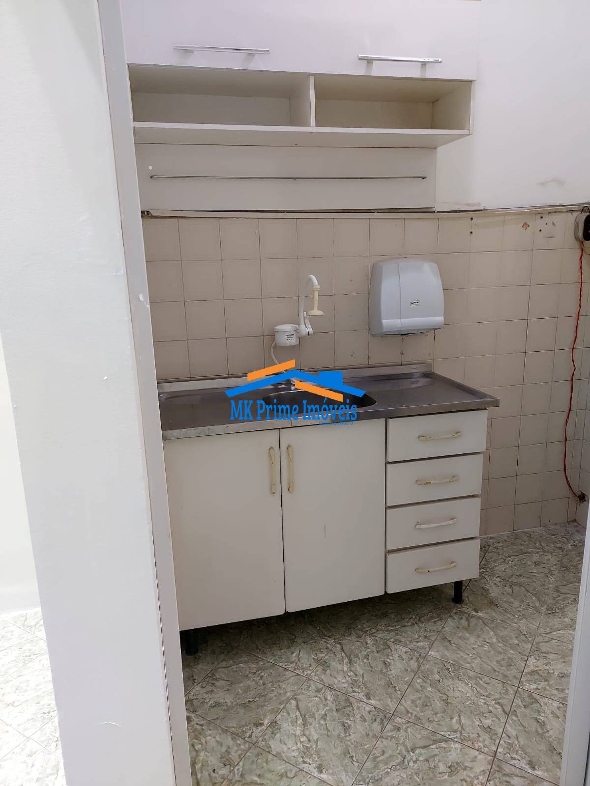 Casa para alugar com 8 quartos, 280m² - Foto 13