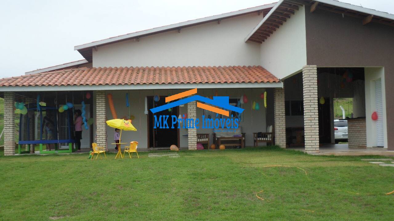 Chácara à venda com 3 quartos, 233m² - Foto 1