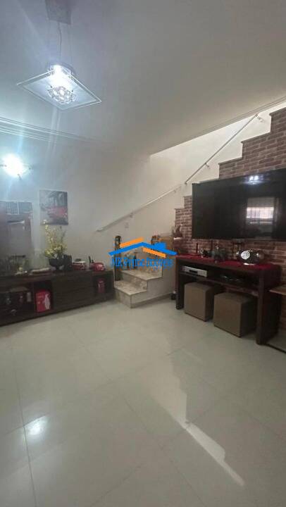 Sobrado à venda com 3 quartos, 160m² - Foto 2