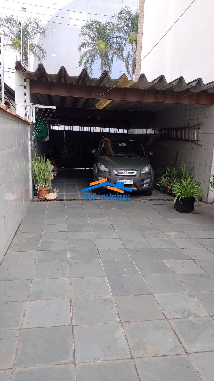 Sobrado à venda com 3 quartos, 250m² - Foto 1