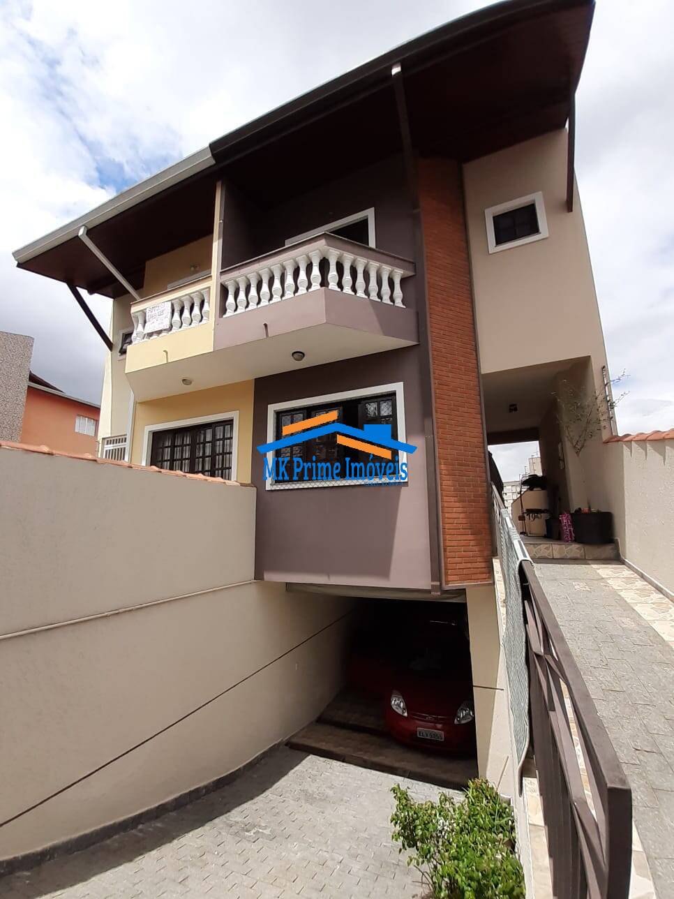 Sobrado à venda com 3 quartos, 226m² - Foto 1