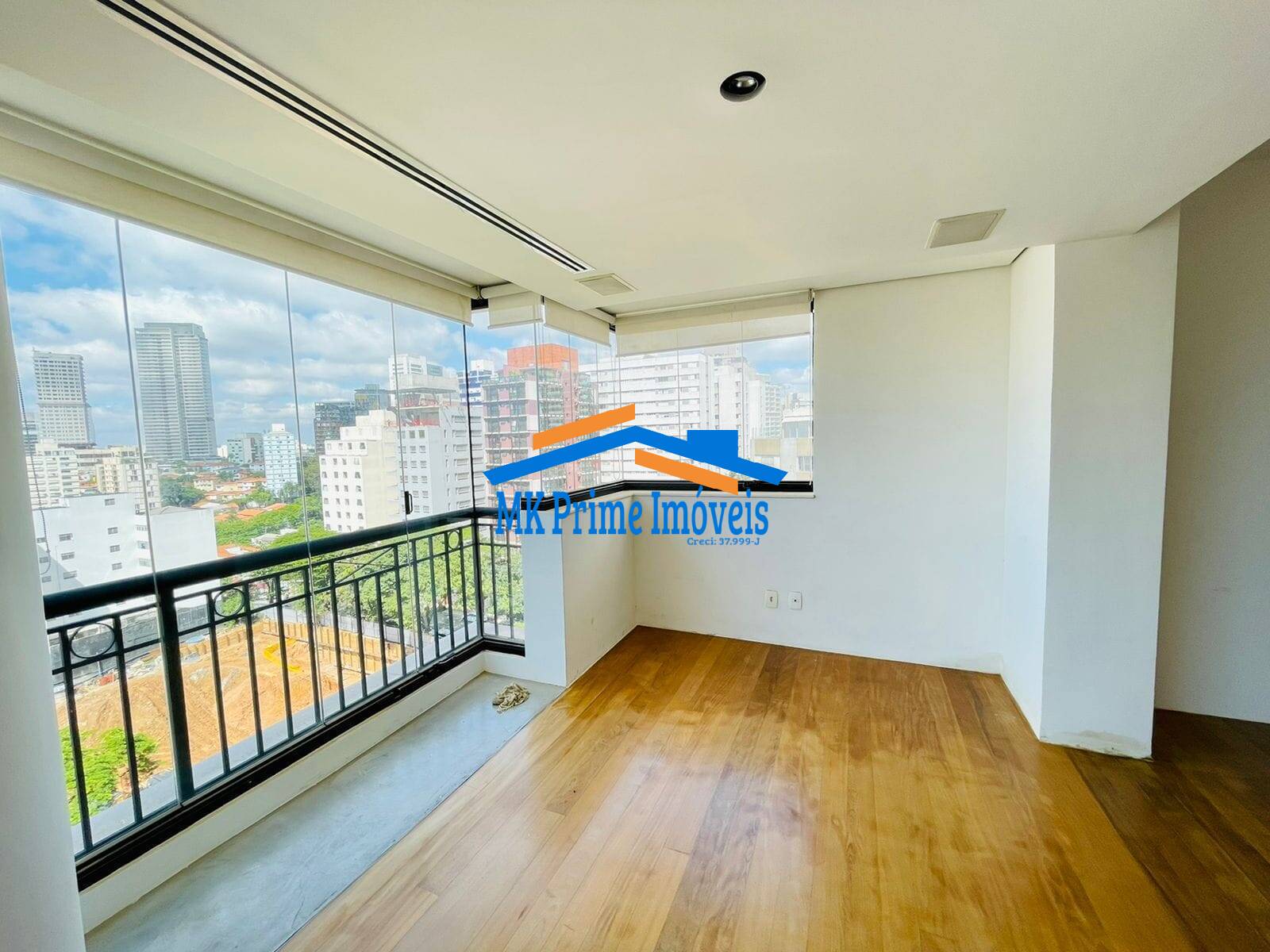Apartamento à venda e aluguel com 3 quartos, 215m² - Foto 1