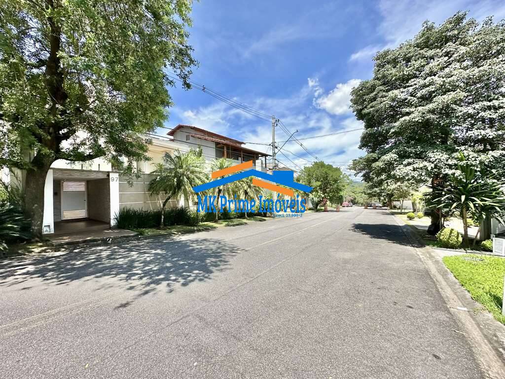 Casa de Condomínio para alugar com 4 quartos, 358m² - Foto 2