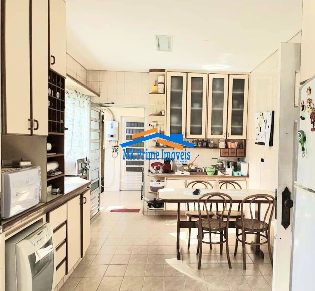 Casa de Condomínio para alugar com 3 quartos, 320m² - Foto 17
