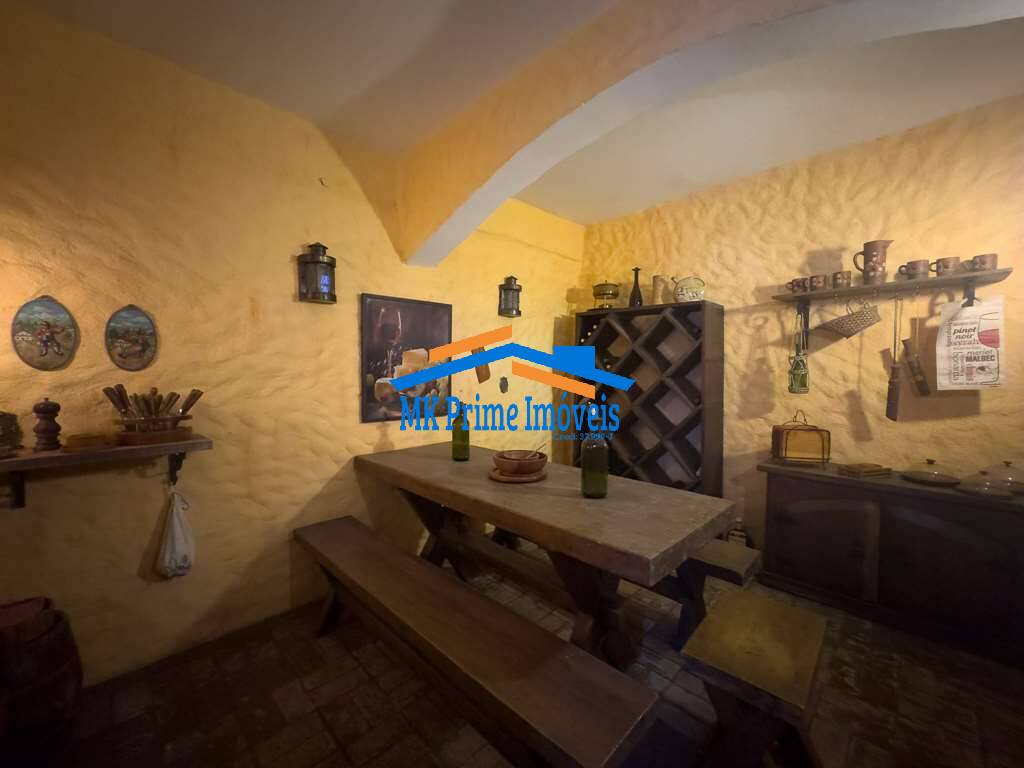 Casa de Condomínio para alugar com 4 quartos, 692m² - Foto 2